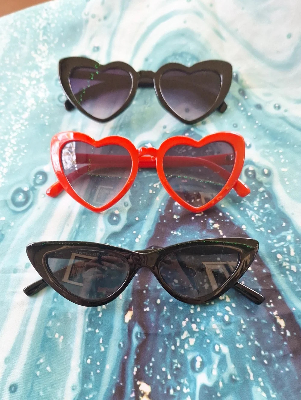 Set of 3 Retro Heart & Cat-Eye Sunglasses - Black & Red